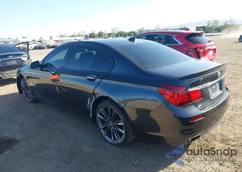 2014 BMW 740I z USA, uszkodzony, nr VIN WBAYA6C5XED826622